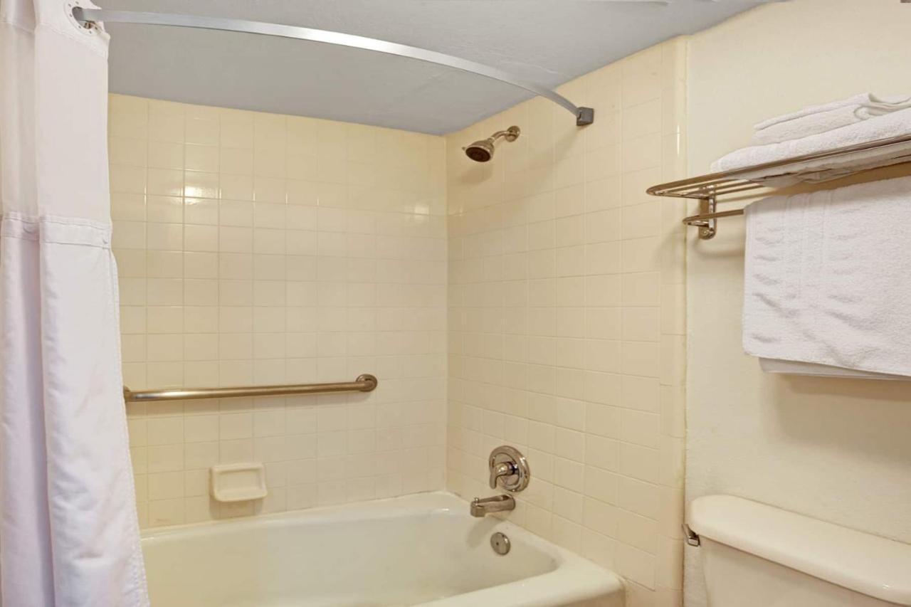 Zen Living Suites Extended Stay - Jacksonville - University Blvd Eksteriør bilde