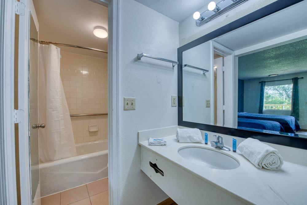 Zen Living Suites Extended Stay - Jacksonville - University Blvd Eksteriør bilde